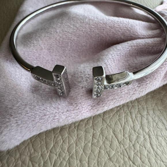 Luxury Stainless steel Crystal T Cuff Bracelet- - Picture 2 of 3